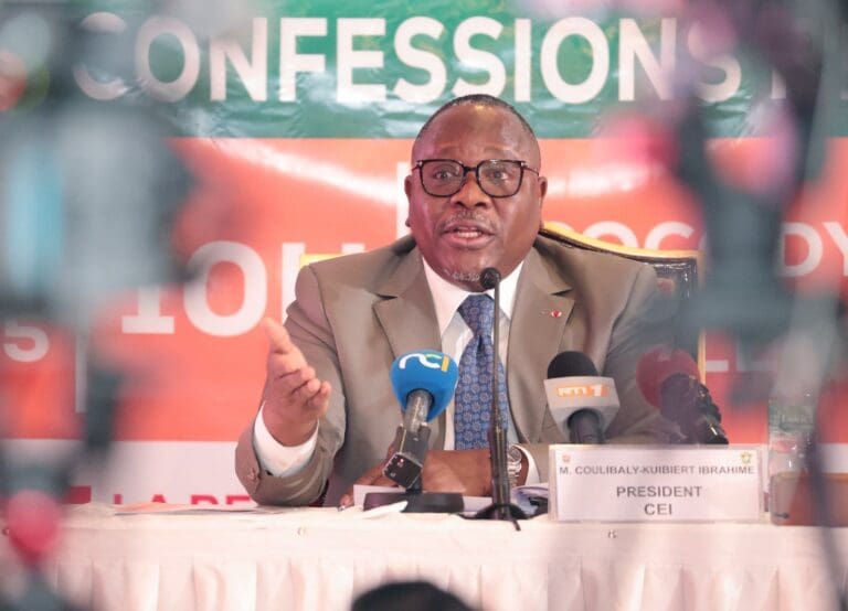 Côte d’ivoire : la CEI menace de radier des candidats en lice pour les législatives